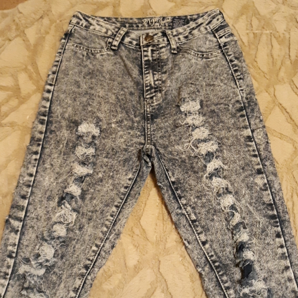 VIP....(Jeans - Picture 3 of 6